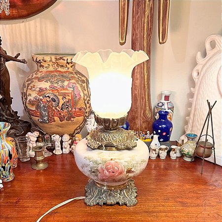 Abajur em porcelana e bronze patachoca.