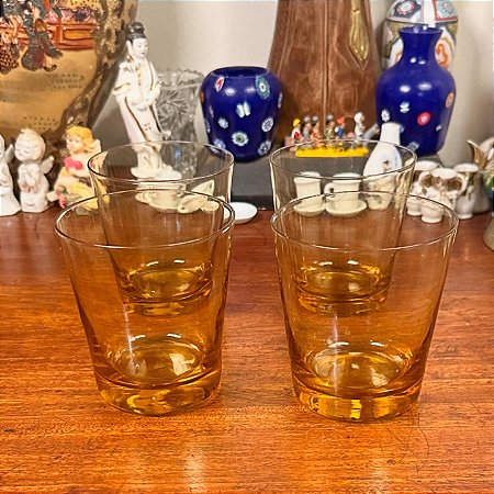 Conjunto de copos de whisky.