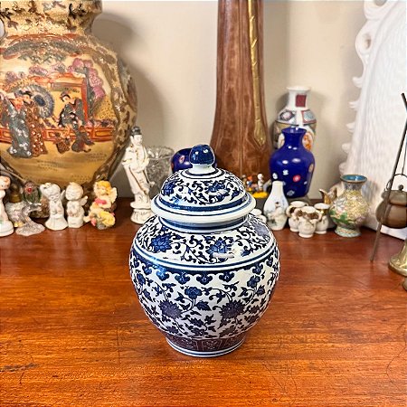 Potiche oriental em porcelana