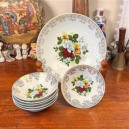 Raro conjunto de sobremesas em porcelana Real.