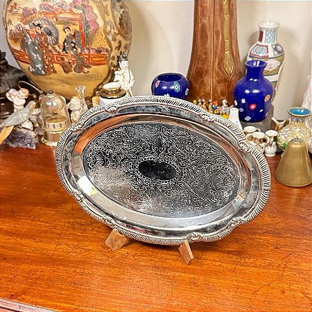 Requintada bandeja com rica decoração.