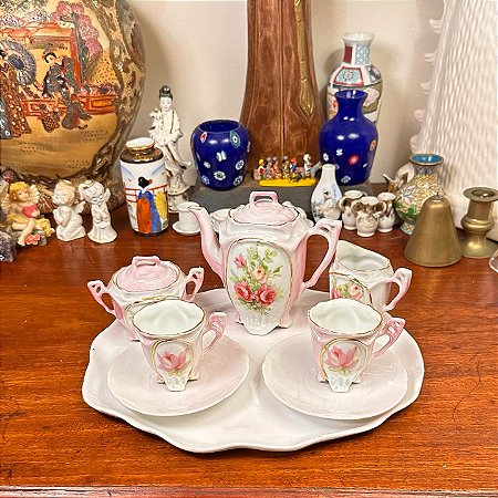 Elegante conjunto “cafezinho”.