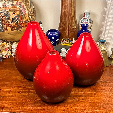 Trio de vasos em cerâmica.