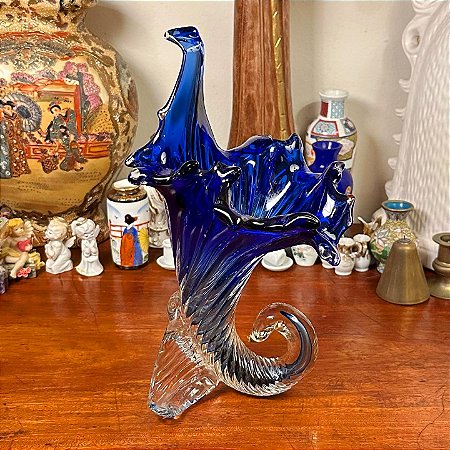 Vaso cornucópia em Murano azul.