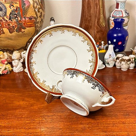 Consommé em porcelana Real.