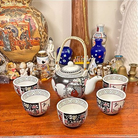 Conjunto para chá em temática Oriental.
