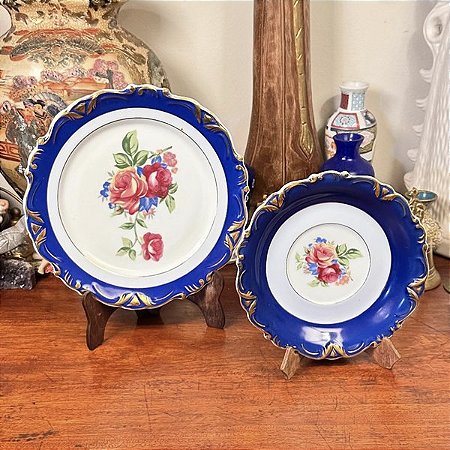 Par de pratos azul decorativos em Porcelana Real.