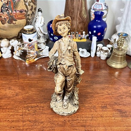 Antiga escultura em resina
