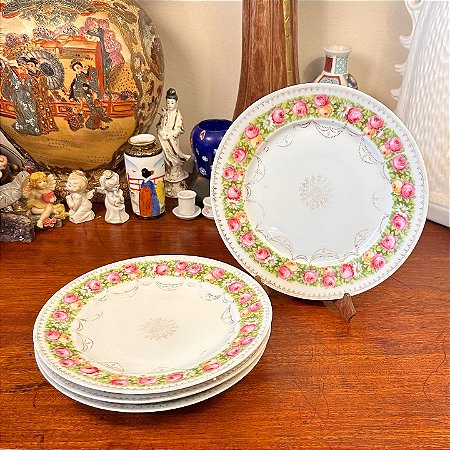 Pratos de sobremesa em porcelana antiga