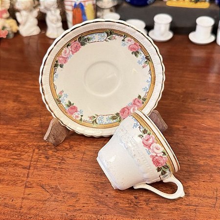 Xícara “cafezinho” em porcelana inglesa.