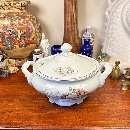 Sopeira em porcelana Schmidt coleção Eterna.