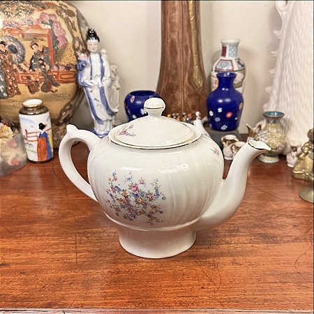 Bule de chá em porcelana Monte Alegre