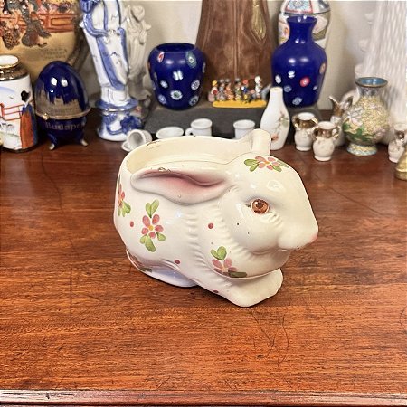 Cachepot em cerâmica coelhinho.