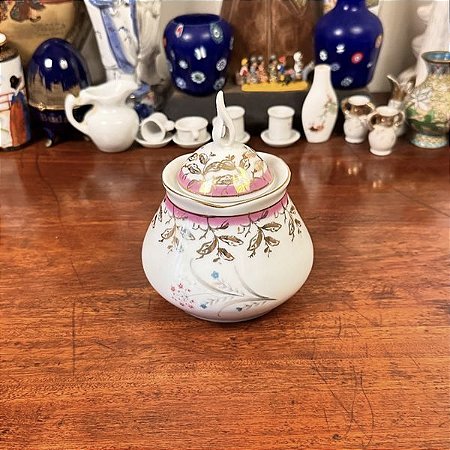 Açucareiro em antiga porcelana Real bordô.