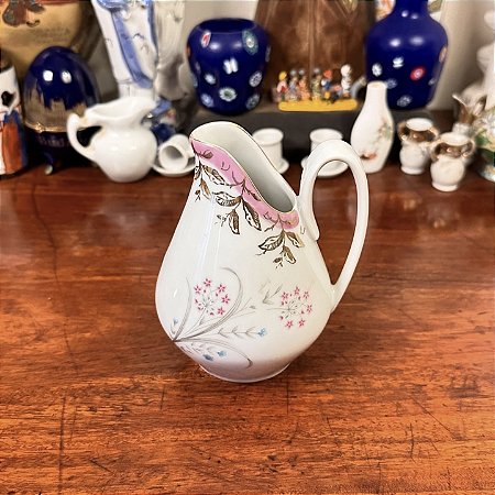 Pequena cremeira em porcelana Real.