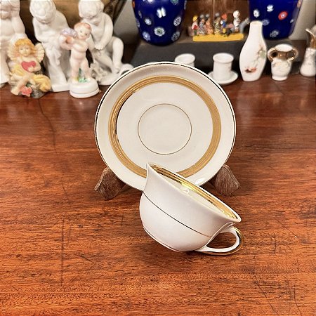 Xícara cafezinho em antiga porcelana Mauá.