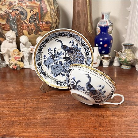 Xícara de chá em antiga porcelana Bon Gourmet.