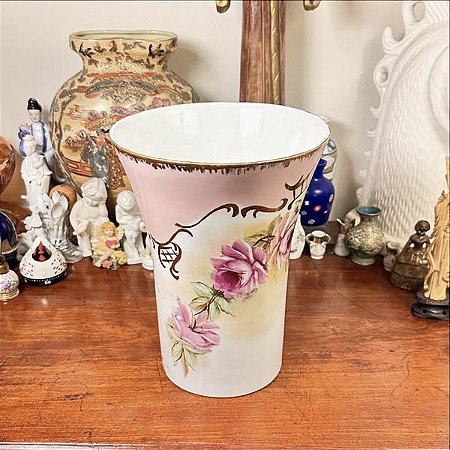 Antigo vaso em porcelana