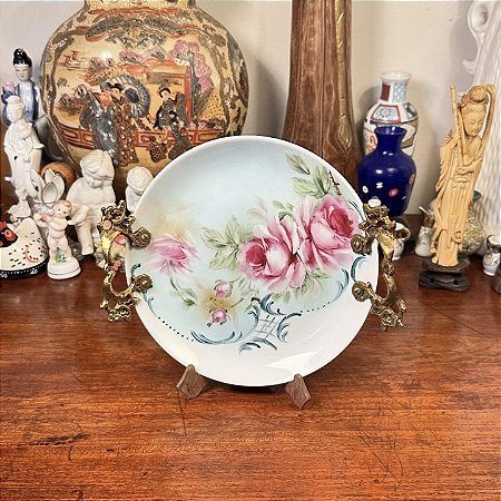 Prato em porcelana com alças.