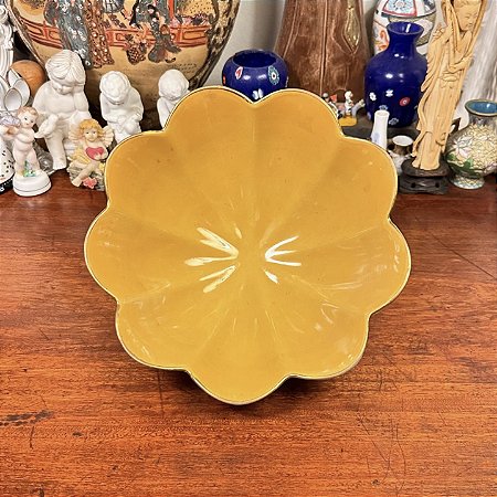 Tigela central de sobremesa.