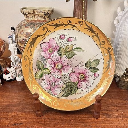 Prato decorativo em porcelana flores rosas.
