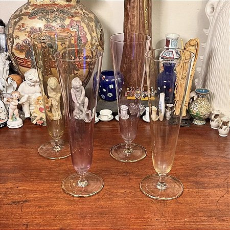 Conjunto com 4 antigas taças longas