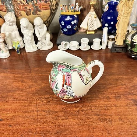 Cremeira em antiga porcelana oriental