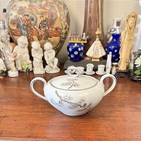 Açucareiro em fina porcelana oriental.