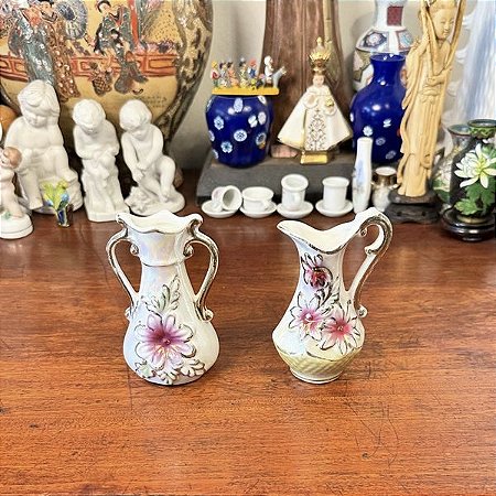 Par de mini vasinhos em porcelana.