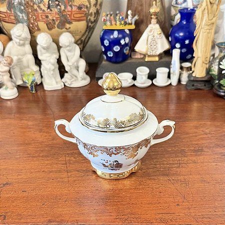 Açucareiro Real com decoração oriental.