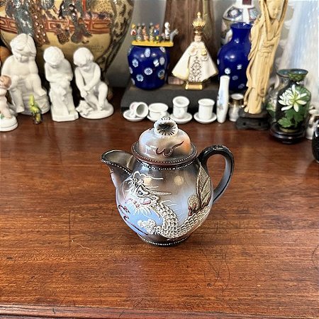 Cremeira em porcelana japonesa do tipo casca de ovo.