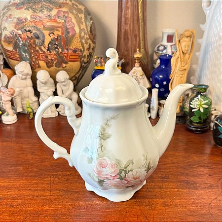 Bule em porcelana branca