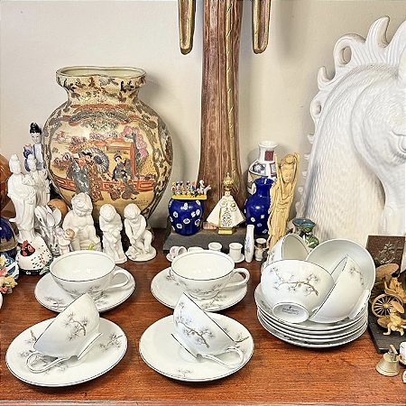 Xícara de chá em fina porcelana oriental.