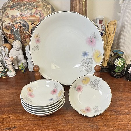 Conjunto de sobremesa em antiga porcelana Real.