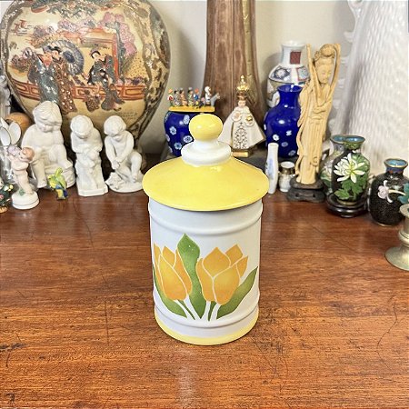 Potiche antigo em porcelana.