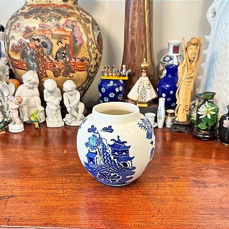 Potiche antigo em porcelana inglesa.