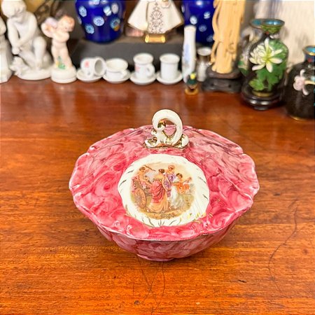 Potiche antigo em porcelana.