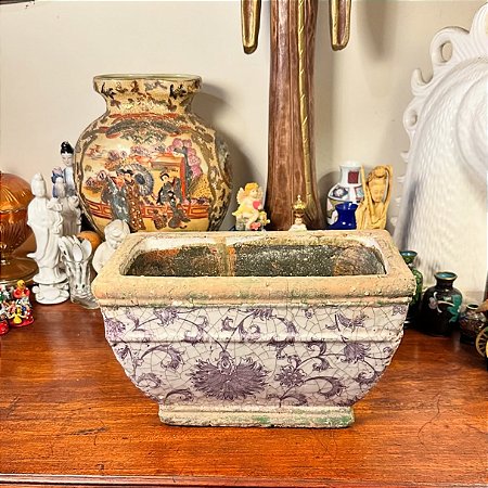Cachepot em cerâmica rústica.