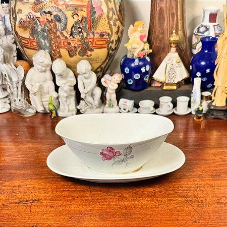 Molheira em porcelana Renner.