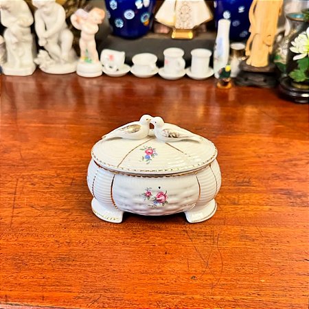 Caixinha antiga de porcelana para joias.