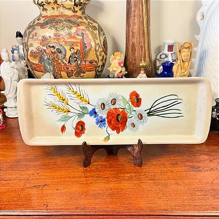 Travessa estilo rocambole em antiga porcelana Real.
