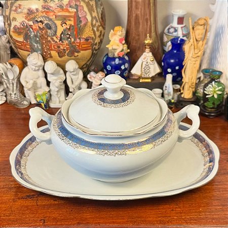Elegante legumeira em antiga porcelana Renner.