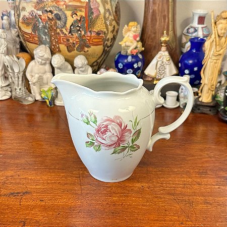 Elegante leiteira em antiga porcelana Renner.