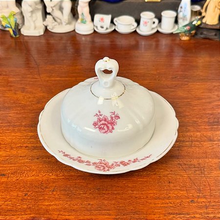 Manteigueira em antiga porcelana Real.