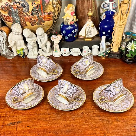 Conjunto de 5 xícaras de café em porcelana Mauá.