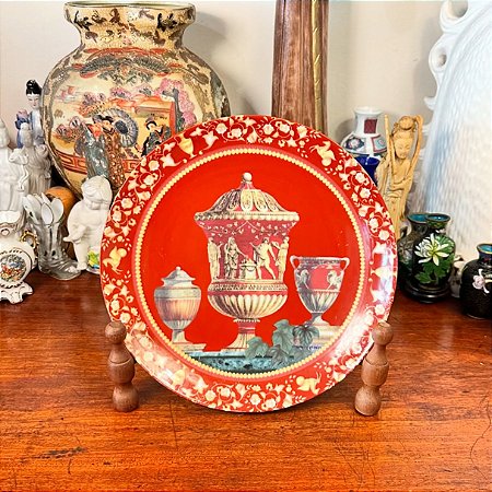 Prato decorativo em porcelana.