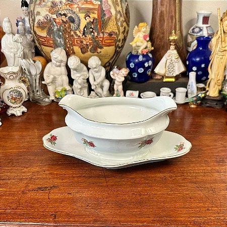 Molheira em antiga porcelana Real.