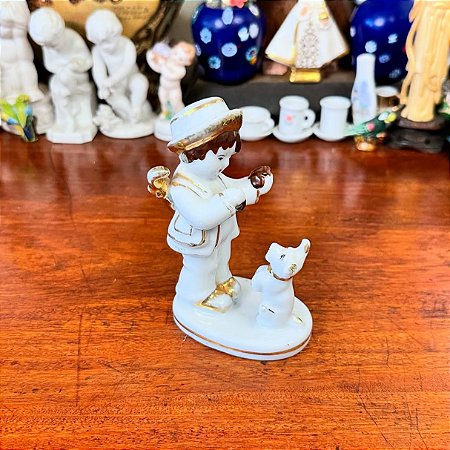 Antigo bibelô em porcelana.