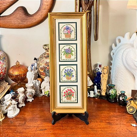 Quadro antigo com imagens de vasinhos de flores.
