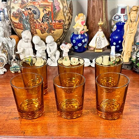 Conjunto de 6 copos antigos âmbar.